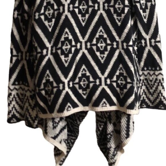 Knox Rose Sweater Size M black Aztec patterned waterfall open front bell‎ sleeve - Picture 8 of 9